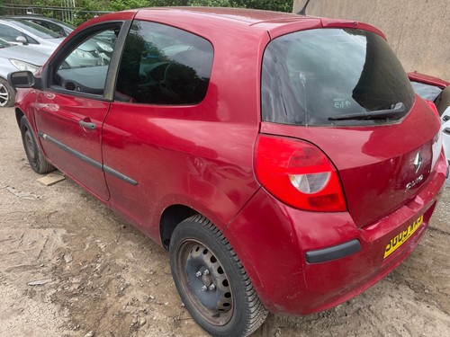 Renault clio mk3 red door - renault,