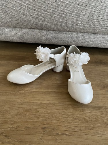 Monsoon white low - white, flower
