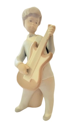 Lladro boy guitar 4614 - boy,