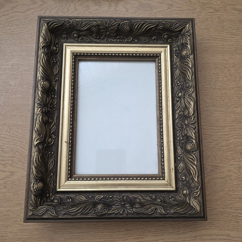 Colonial style picture frame - colonial-style,
