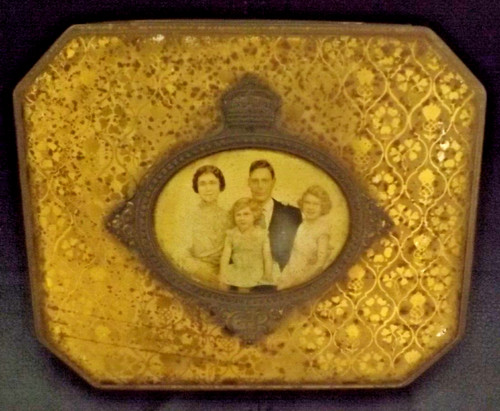 Vintage royal family king - family,