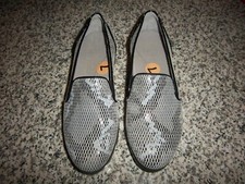 WOMENS BLACK/GRAY SIZE 7 TSUBO