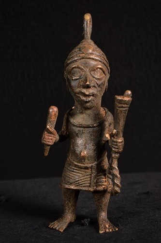 Bronze primitive benin - bronze:, a
