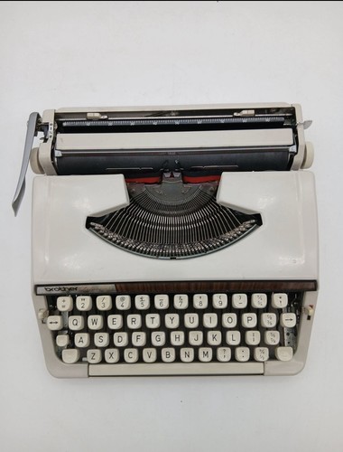 Brother deluxe 900 typewriter - brother,