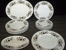 17 Piece Dinner Set Side