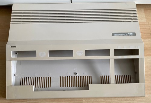 Commodore 128 case used - 128,