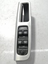 31264913 1265329 front window