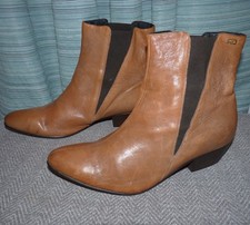 Mens Cowboy Style Boots. Red