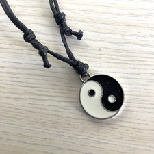 1 x Adjustable Chinese Yin Yang Sign 19mm Charm Pendant Necklace with wax cord
