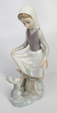 LLADRO "RABBITS FOOD" GIRL