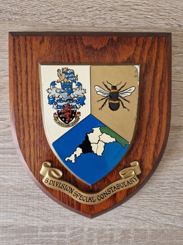 Wall plaque shield b - plaque,