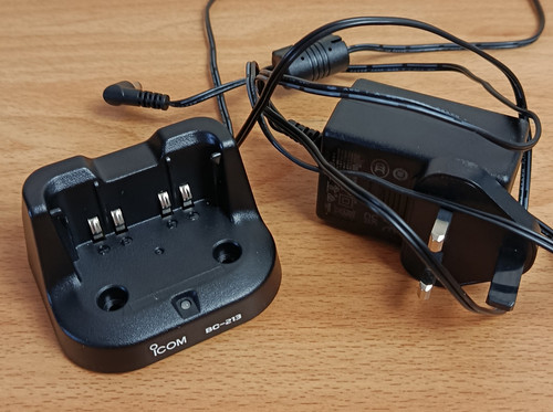 Icom 213 battery charger - charger, +