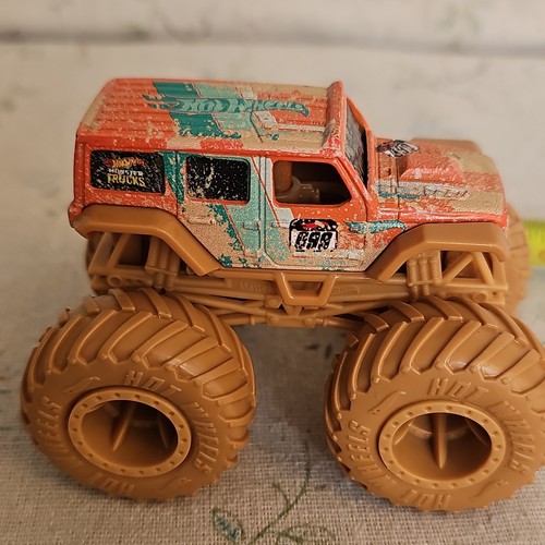 Hot wheels monster trucks 18 - hot,