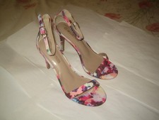 Ladies shoes ‘ DREAMPAIRS ‘ – size 7 – multi-coloured – good condition