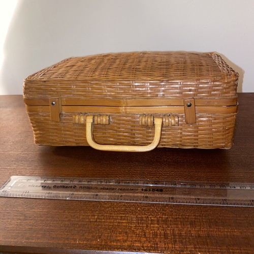 Vintage small wicker straw - small,