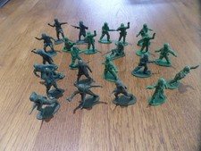 23 x Vintage Plastic Soldiers