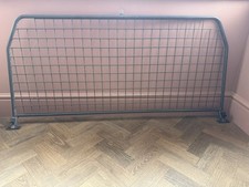 LAND ROVER DEFENDER 90/110 1987 - 2016 GREY MESH TYPE DOG GUARD