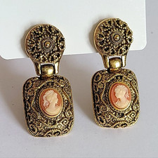 Vintage Cameo Chunky Gold Tone