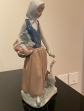 LLADRO NAO GIRL FEEDING GOOSE