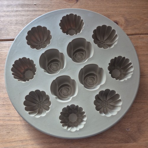 Pampered chef silicone floral - chef,