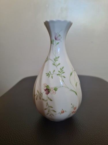 Delicate and beautiful - delicate,