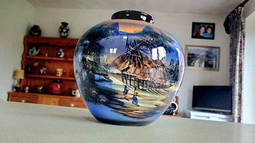 Medium large ginger jar - medium/large,