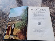 Collins Illustrated hardback Bible in blue goid condition cover and photos