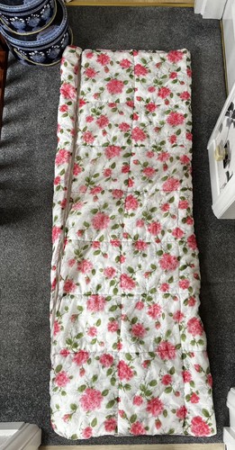 Vintage 1970s floral pattern