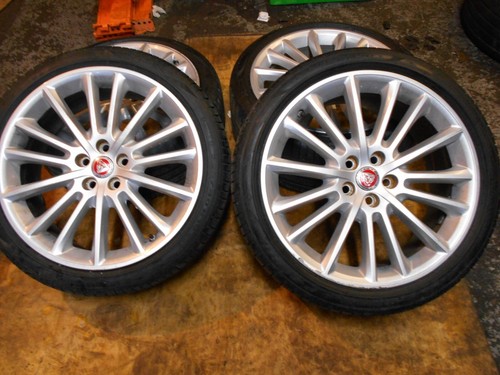 Jaguar 4dr saloon - saloon, 19"