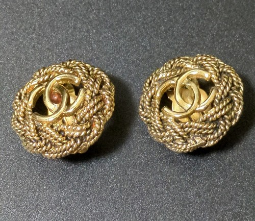 Chanel logo clip - chanel, clip-on