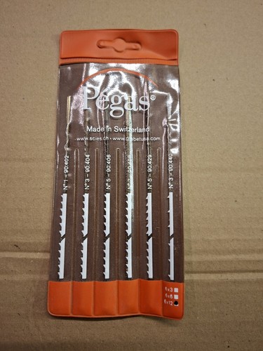 Pegas pinned scroll - ,
