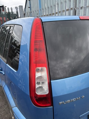 Ford fusion hatchback door - fusion,