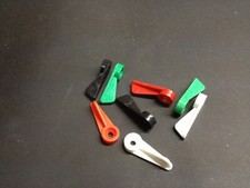 100 x Plastic Catches for Breeding Cage Fronts