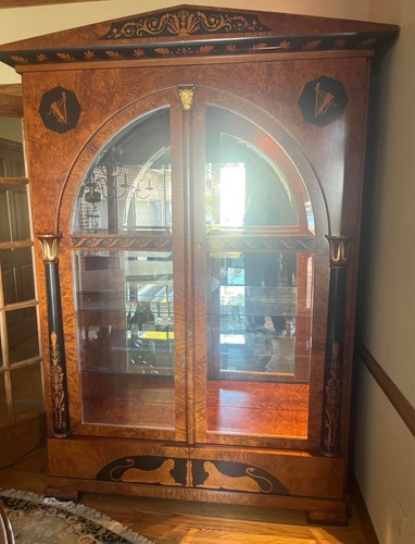 Display cabinet with glass