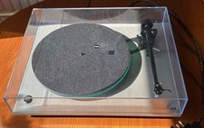 Rega RP3 Turntable- Silver / Elys 2 Cartridge, good condition record player