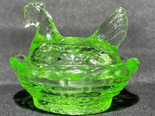 Green vaseline uranium glass - uranium,