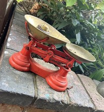 Vintage 60s 70s Cast Iron & Brass VICTOR ENGLAND  Scale and 3 weights 