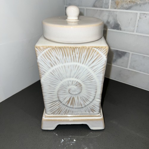 Farmhouse shabby chic - shabby,