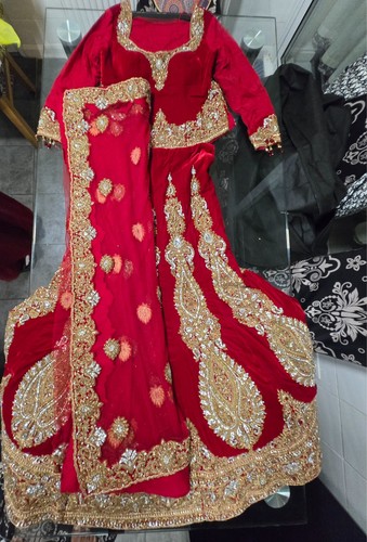 Bridal lehenga red velvet - in,