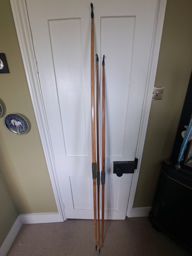 Wooden antique longbows - ,