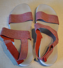 Clarks Cloudsteppers Soft Cushion Backstrap Sandals size 8D EU 42 Raspberry/Grey