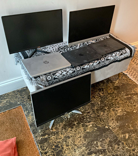 Large computor and laptop - large,