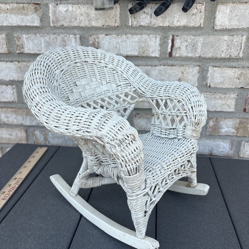 Rare vintage white wicker - rare,