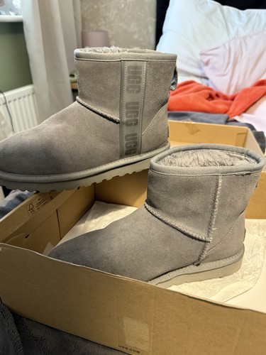 Ugg logo grey boots size - ugg,