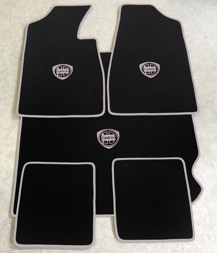 Automotive carpet trunk mat