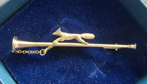 Antique 9ct gold brooch - an,