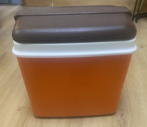 Vintage retro 1970s curver - retro,