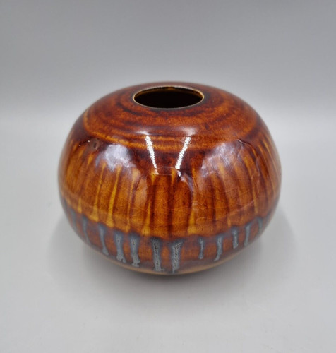 Ovoid studio pottery - an,