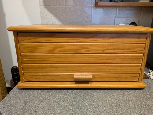 Wooden bread box - bread, owned)