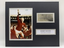 RARE Bobby Moore England Signed Photo Display + COA 1966 WORLD CUP FINAL